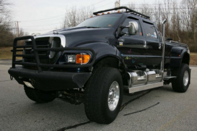 A mi se perdio una Ford F750 4X4 color negra 2009